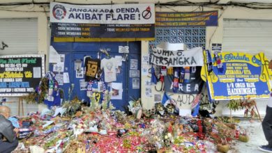 ungkapan protes keluarga korban terhadap hukuman tersangka (Foto : Istimewa)