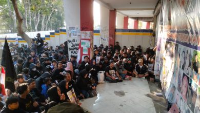 ribuan massa aksi damai duka cita di Gate 13 Stadion Kanjuruhan (Foto : Oky Novianton)