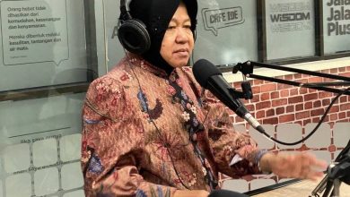Cagub Risma saat mendatangi studio Radio City Guide FM, Jumat (1/11). (Foto : Iqbal Dzulqarnain)