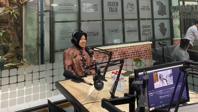 Cagub Jatim Tri Rismaharini saat berkunjung ke Radio City Guide FM. (Foto : Iqbal Dzulqarnain)