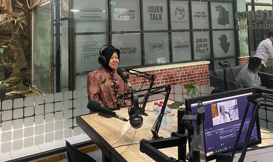 Cagub Jatim Tri Rismaharini saat berkunjung ke Radio City Guide FM. (Foto : Iqbal Dzulqarnain)