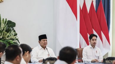 Presiden Prabowo Subianto dan Wapres Gibran Rakabuming dalam rapat Dewan Pertahanan Nasional. (x.com/prabowo)