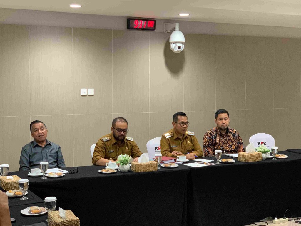 Wali Kota Batu Nurochman beserta Heli Suyanto mendatangi gedung KPK RI, Jakarta. (Foto : Istimewa)